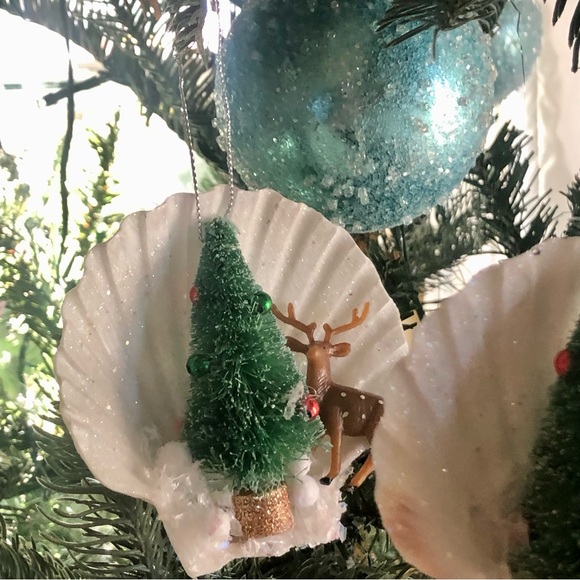 NEW! White Scallop Seashell Reindeer Christmas Ornament - Picture 2 of 5